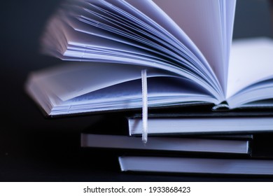 Livres Empiles Hd Stock Images Shutterstock