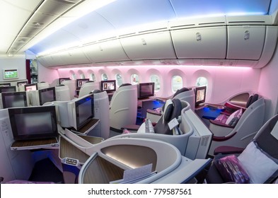 64 Qatar airways boeing 787 dreamliner cabin Images, Stock Photos ...