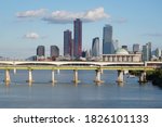 On the Han River, there are Yanghwa Bridge and Yeouido skyscrapers.                                    