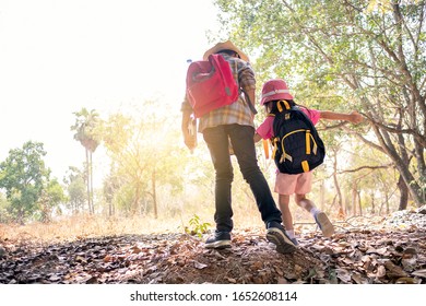On holidays, Asian girls and boys aged 4 to 8 years. The brothers and sisters wear a hat and a backpack. Doing hiking activities for outdoor adventures With fun, outdoor adventure concepts - Shutterstock ID 1652608114