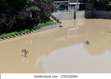 On July 27, 2020, The No.3 Flood Peak Of The Yangtze River Passes Through Ciqikou Ancient Town In Chongqing, China, Which Is The Largest Flood Peak Of The Yangtze River This Year.