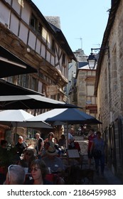 On July 30th 2022, After Two Years Of Covid 19 Pandemy, Tourists Come Back To France In Brittany For Holidays And Visit The Beautiful Village And Historic Port Saint Goustan In Auray In Morbihan