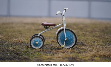 old three wheel bicycles