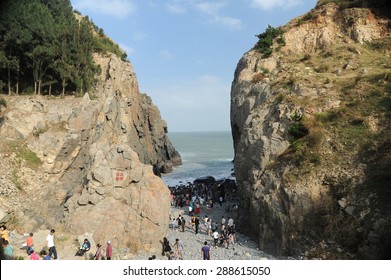 On October 4, 2013, The Tourists In Fuzhou Of Fujian Nanping Island Tour In China.