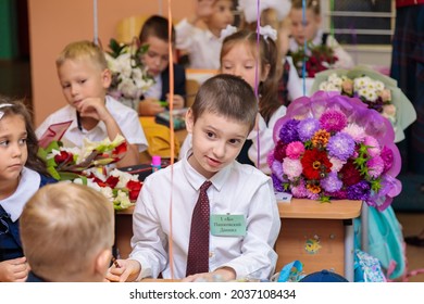 978 Children listening carefully Images, Stock Photos & Vectors ...