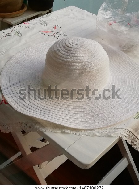 see through hat boxes