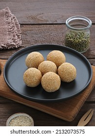 Onde-Onde is traditional food from Indonesia made from glutinous rice flour with beans pasta, wrapped in sesame seeds. Popular Indonesian snack with Chinese influence. 
