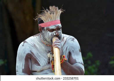 1,776 Australian Aboriginal Man Images, Stock Photos & Vectors ...