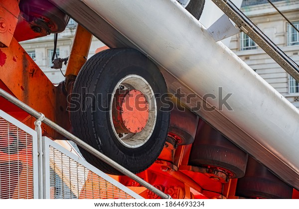 One of the\
drive wheels on a large ferris\
wheel