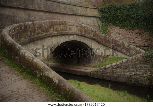 One of the six change bridges - feature of the\
Macclesfield Canal. It is quite different from the other change\
bridges - the vehicular crossing is at a much higher level than the\
foot crossing.