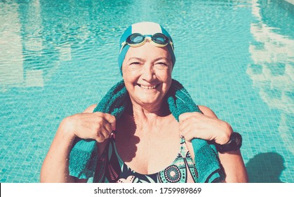 213 70 Senior Woman Pool Images, Stock Photos & Vectors 