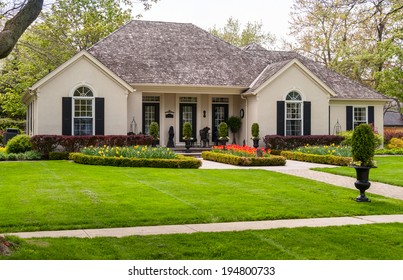 One storey house with a lawn and nice landscaping