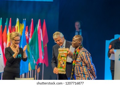 One Young World Summit At Den Haag City The Netherlands 2018. John Major Gets A Present