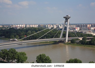one-pylon bridge