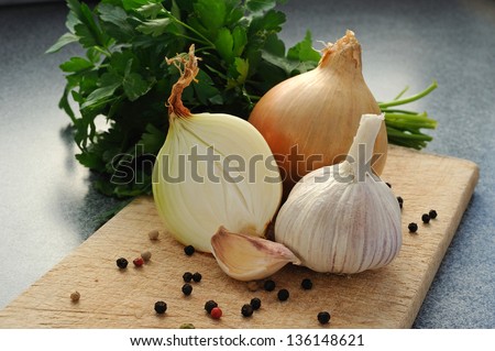 Onion and parsley on the board
