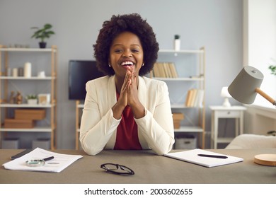 Online Business Meeting. Young Cheerful African American Business Woman Talking And Giving Online Advice To Her Client Using Laptop Webcam. Concept Of Providing Business Services Is Remote.