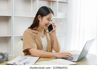Online Lifestyle Concept A Female Employee Talking With Her Client With Warm Welcome While Typing The Order On The Laptop 
