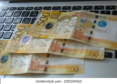Online money - 500 pesos on computer