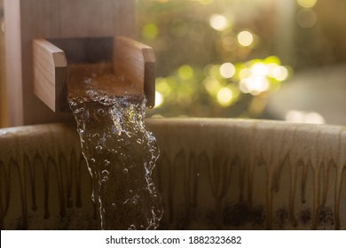 Onsen, Water streaming into wooden bathtub. Relax BGM image.