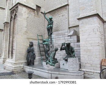 Onze Lieve Vrouwekathedraal Church Outside Statue