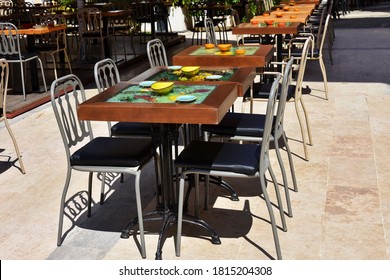 Open Air Cafe In Old Town In Pula, Croatia. No People, Selective Focus. Empty Served Table In Outdoor Cafe.  Interior Of A Popular Cafe At Sunny Day