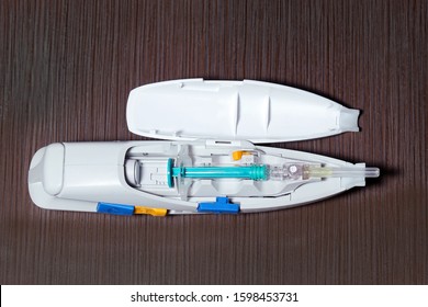 Open Auto Injector Device With Injection Inserted Inside