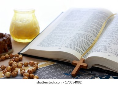 Open Bible And Christ.