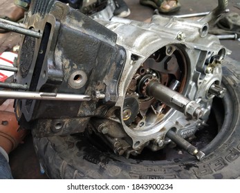 Engine Inside Motorcycle Under Seat Stock Photo 1050350399 | Shutterstock