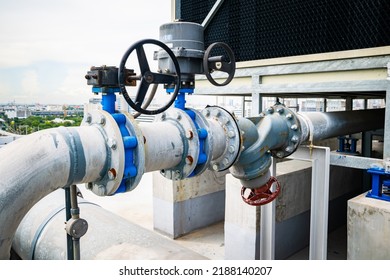 Open or close valve of cooling tower,butterfly valve beside of cooling Tower,screwing valve building cooling system,maintenance in working condition,anti-rust,rust is big problem of piping system.