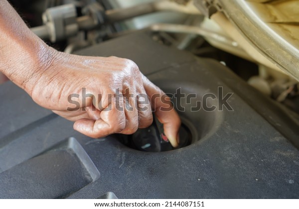 Open the\
engine cover to change the engine\
oil.