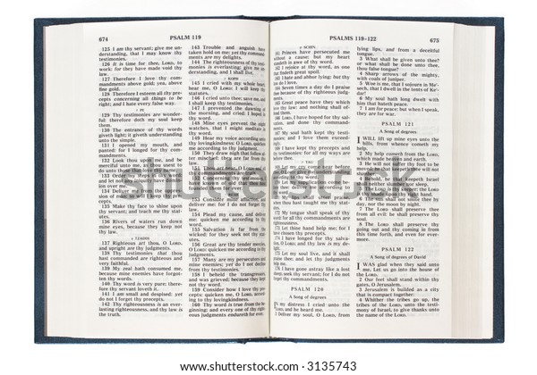 Biblia Abierta En Ingles Foto De Stock Editar Ahora