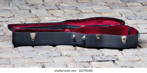 Open Guitar Case To Raise Money