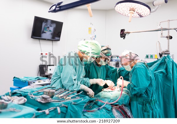open heart surgery\
team