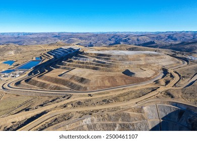 I open pit mine leaching pad
