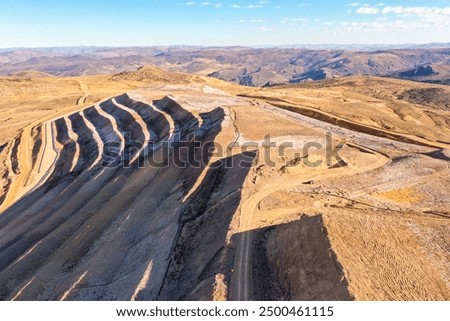 I open pit mine leaching pad