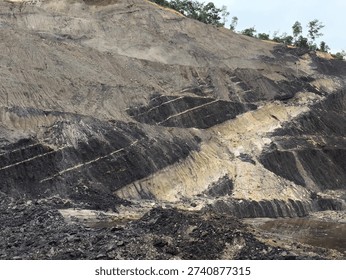 Open pit mining is a surface extraction technique used to remove minerals, coal, or rock from the earth by digging large, stepped, open holes (pits).

It is highly efficient for shallow, large-volume deposits, allowing for the use of heavy machinery like trucks and excavators to maximize production and reduce costs, though it causes significant environmental disruption.
