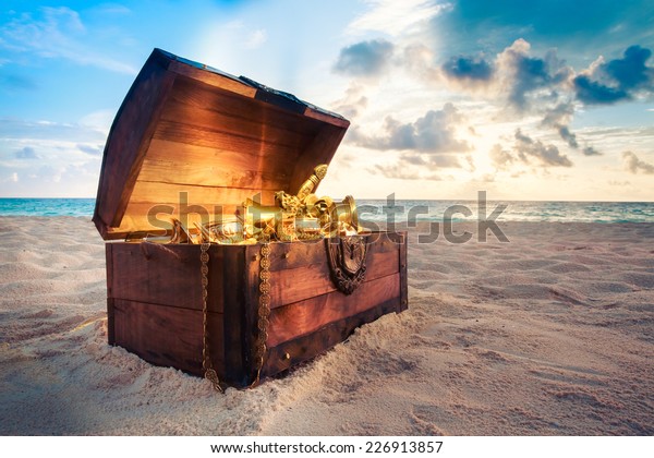 open treasure chest with\
shinny gold