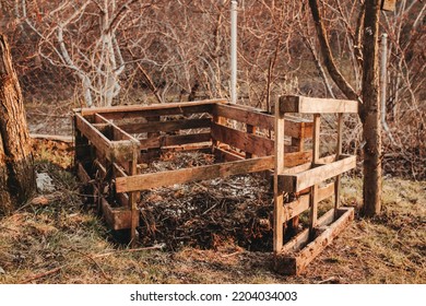 Open Wooden Pallet Composter For Garden And Kitchen Leftovers