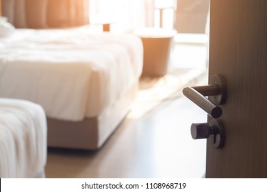 23,092 Open hotel room door Images, Stock Photos & Vectors | Shutterstock