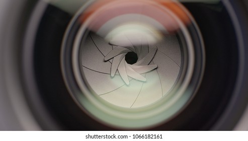 Opening and closing aperture of camera lens 