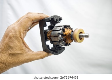 Opening and disassembling everything in this retro vacuum cleaner