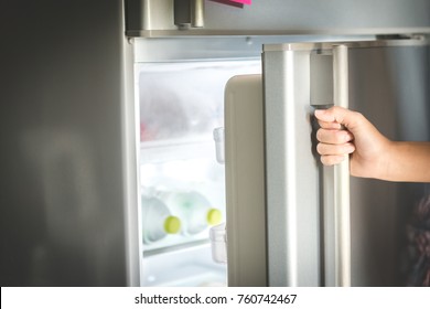 12,389 Refrigerator door open Images, Stock Photos & Vectors | Shutterstock