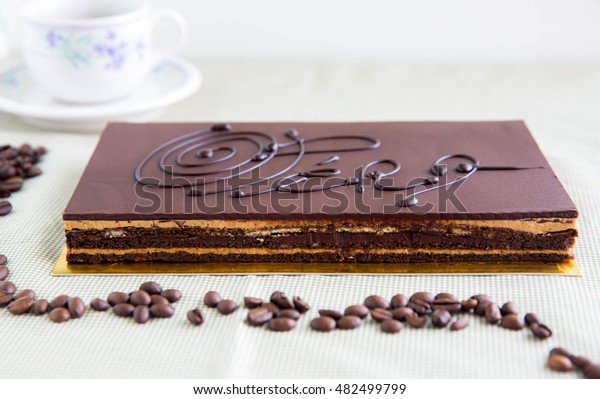Le Gateau A L Opera Est Une Photo De Stock Modifiable Le Gateau A L Opera Est Une Photo De Stock Modifiable