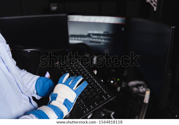 Operate the keyboard with\
racing gloves