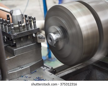 Operator Turning Part By Manual Lathe Machine