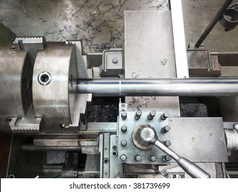 Operator Turning Part By Manual Lathe Machine