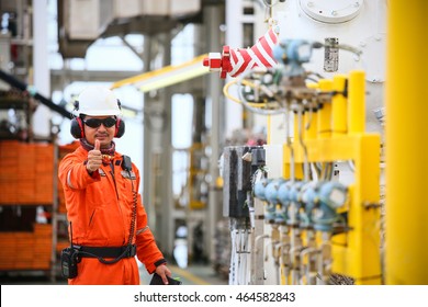 Anlagenbetreiber oder Arbeitnehmer, die Betriebsdaten über Öl- und Gasprozesse in Produktionsanlagen, Offshore-Erdöl- und -Erdgasindustrie auf See oder Golf aufzeichnen, den Produktionsprozess des Betreibers überwachen und routinemäßige tägliche Aufzeichnungen erstellen.