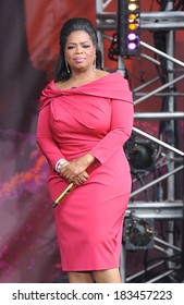 Oprah Winfrey At Talk Show Appearance For The Oprah Winfrey Show Fridays Live From New York, Rumsey Playfield In Central Park, New York September 18, 2009