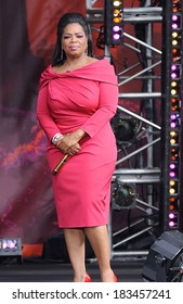 Oprah Winfrey At Talk Show Appearance For The Oprah Winfrey Show Fridays Live From New York, Rumsey Playfield In Central Park, New York September 18, 2009