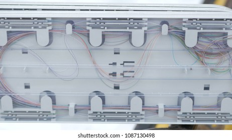 Optical coupling tray